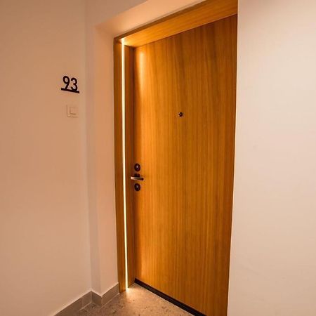 Escapism - Premium 1Br Apartment With Parking Boekarest Buitenkant foto