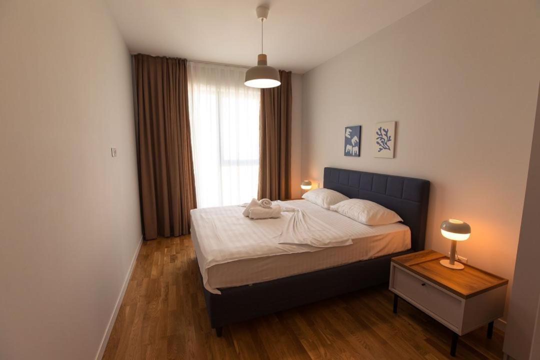 Escapism - Premium 1Br Apartment With Parking Boekarest Buitenkant foto