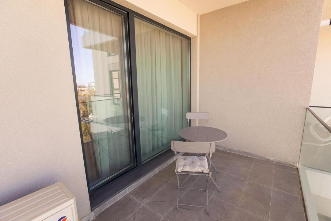 Escapism - Premium 1Br Apartment With Parking Boekarest Buitenkant foto