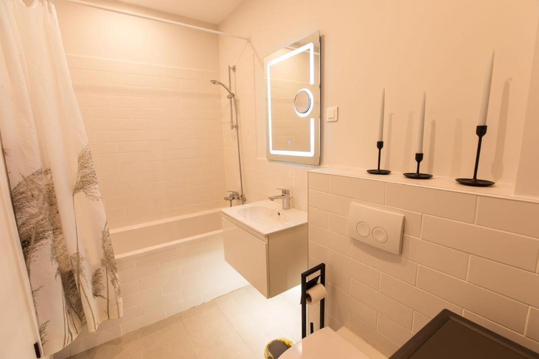 Escapism - Premium 1Br Apartment With Parking Boekarest Buitenkant foto