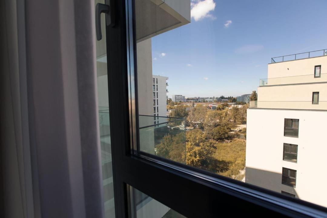 Escapism - Premium 1Br Apartment With Parking Boekarest Buitenkant foto