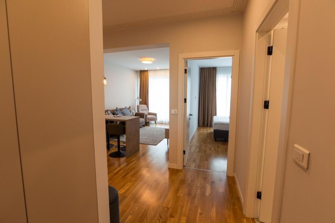 Escapism - Premium 1Br Apartment With Parking Boekarest Buitenkant foto