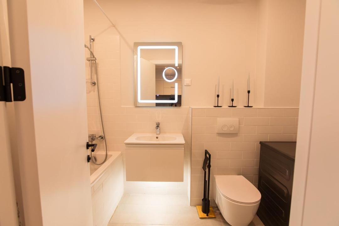 Escapism - Premium 1Br Apartment With Parking Boekarest Buitenkant foto