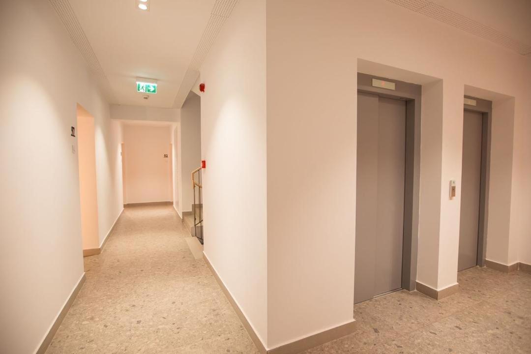 Escapism - Premium 1Br Apartment With Parking Boekarest Buitenkant foto