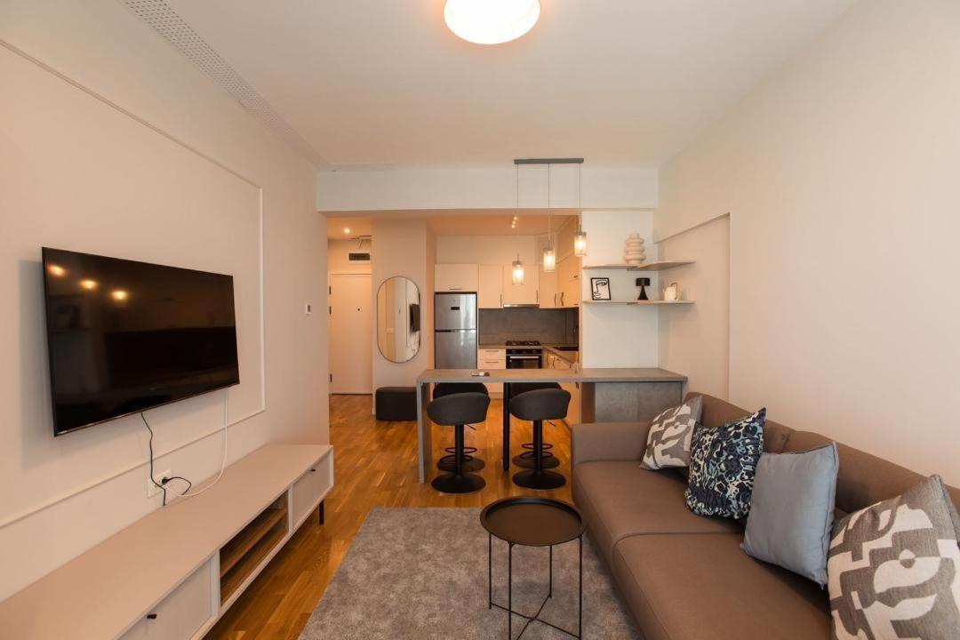 Escapism - Premium 1Br Apartment With Parking Boekarest Buitenkant foto